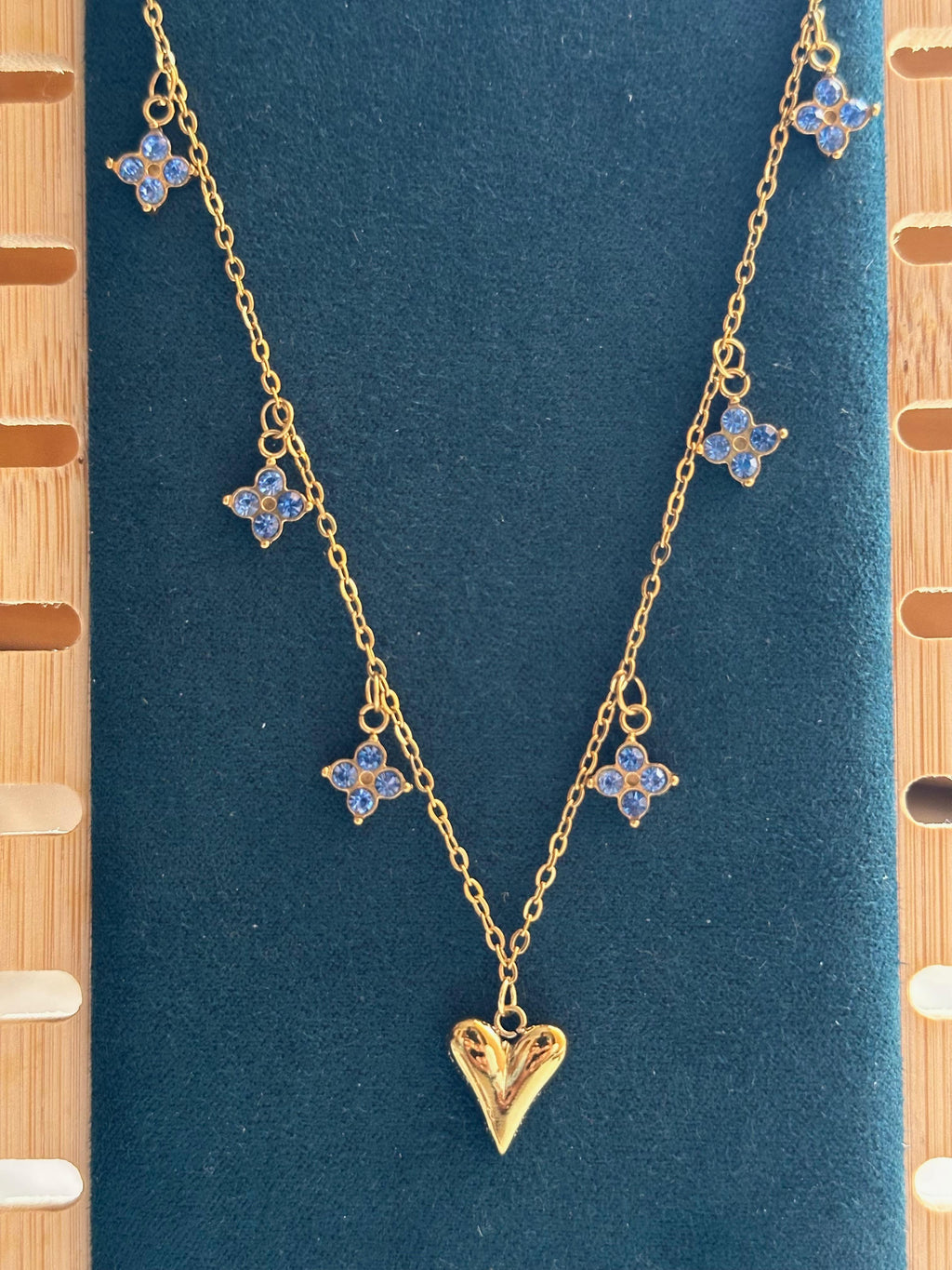 Midnight Clover Heart Charm Necklace real product photo — anti-tarnish gold necklace India — SIOBHÁN